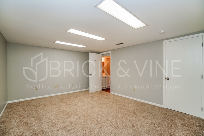 Building Photo - Pet-friendly house featuring fenced-in yard