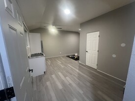 Building Photo - 535 N Orange Ave