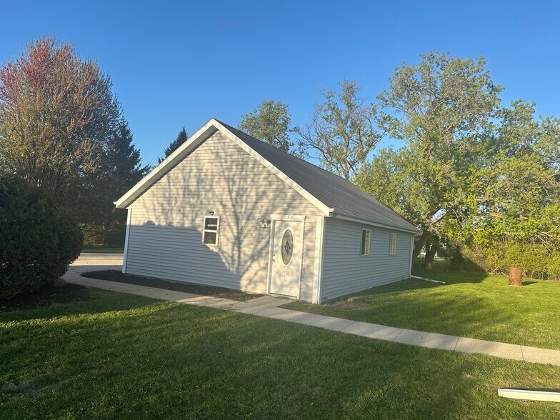 Building Photo - 626 Hillside Rd