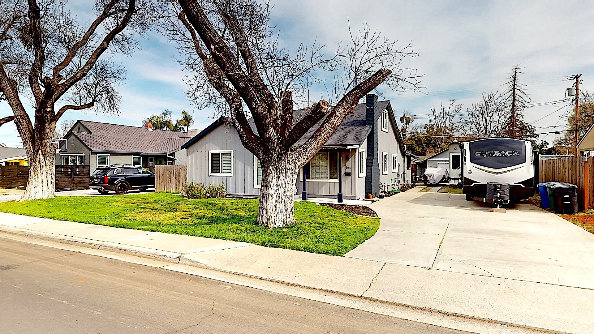 Building Photo - 204 N Santa Ana Ave