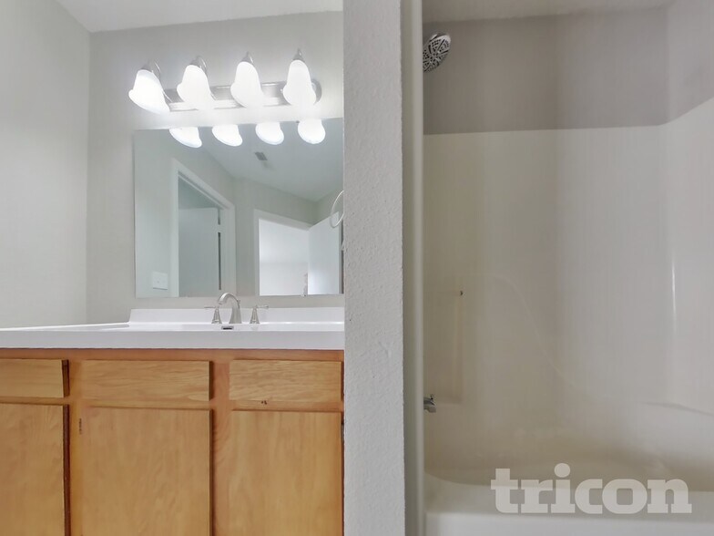 Building Photo - 4669 Driftwood Ln