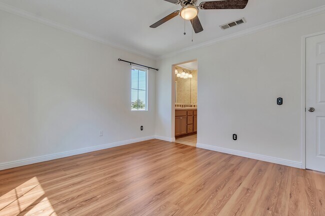 Building Photo - 8798 Nozay Ln