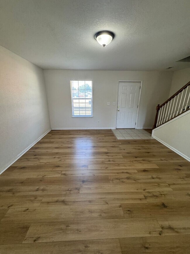 Building Photo - 2681-2683 E Oakbrook Dr