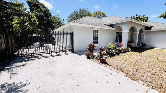 Building Photo - 6030 Eberts St