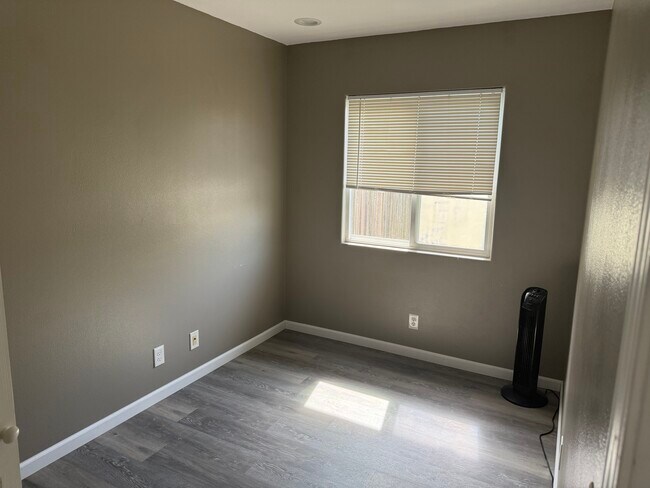 small 2nd bedroom - 73-1006 Ahikawa St