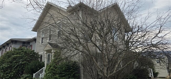 Building Photo - 315 Laurens St