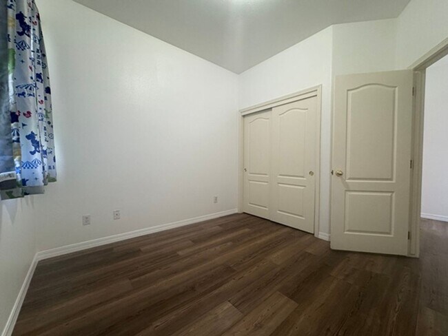 Building Photo - 3 Bedroom, 1 Bath Home with attached 2 car garage