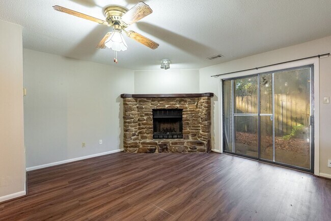 Building Photo - Maumelle Townhouse