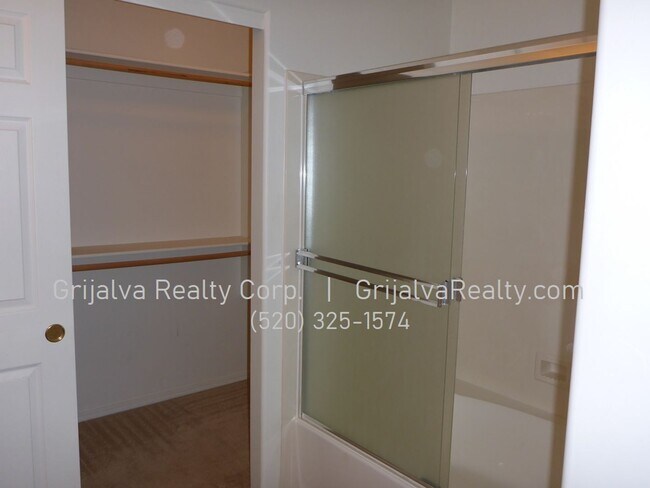 Building Photo - 4 BD, 3 BA Two-Story Home in Los Arroyos f...