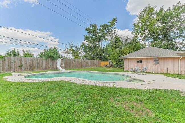 Building Photo - 623 E Cypresswood Dr