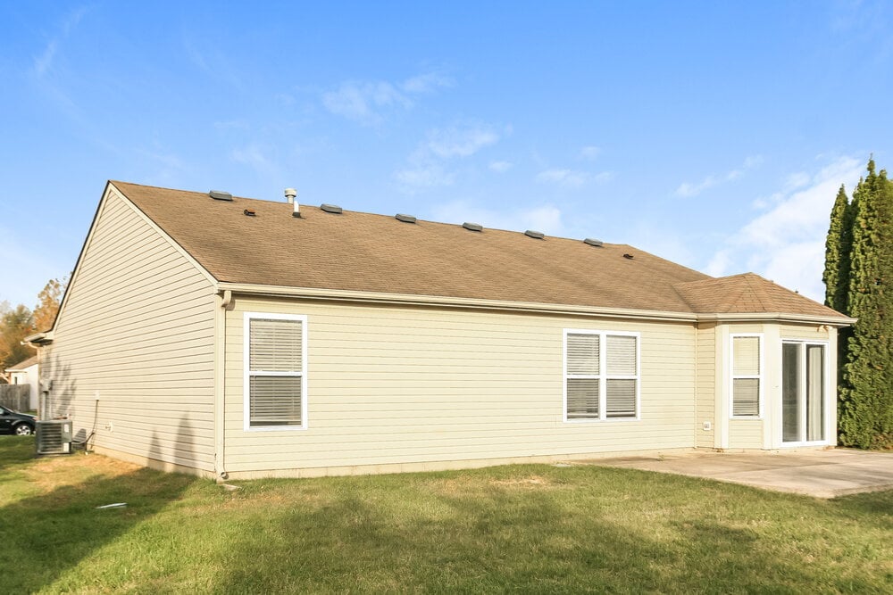 Building Photo - 1083 Pine Ridge Way