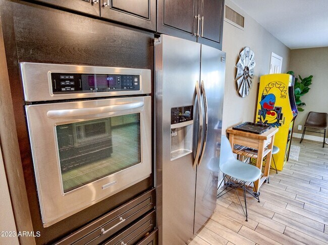 Building Photo - 2301 N 81st Pl