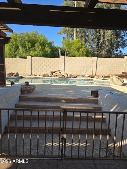 Building Photo - 1128 E Rowlands Ln