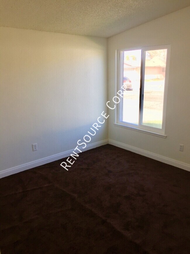 Building Photo - 44329 Gingham Ave
