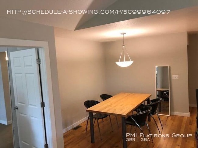 Building Photo - Spacious Indian Peaks Townhouse Close to L...
