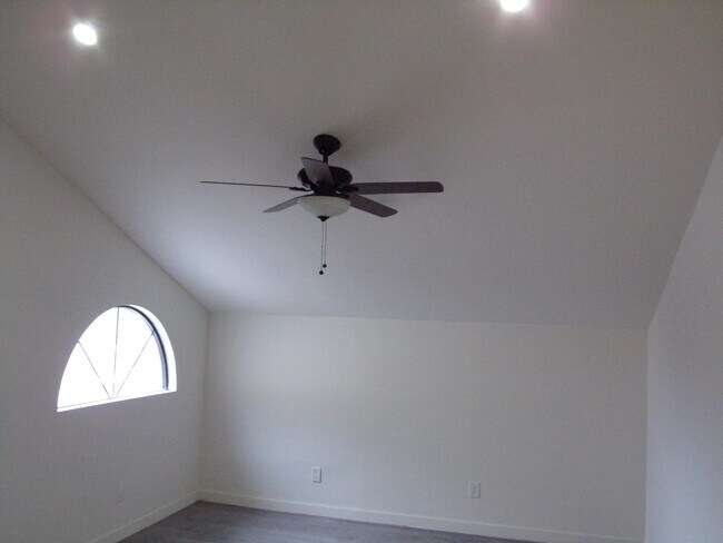 Building Photo - 21235 Windsong St