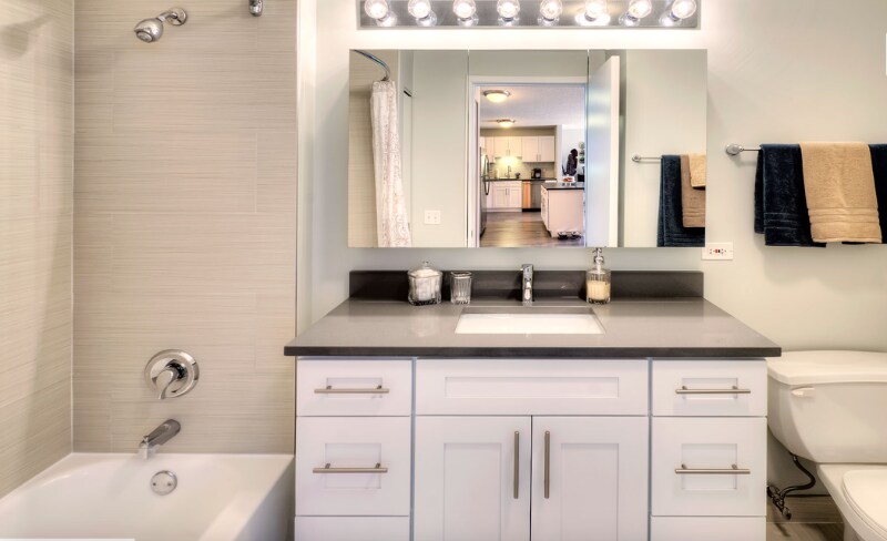 Building Photo - 535 N State St