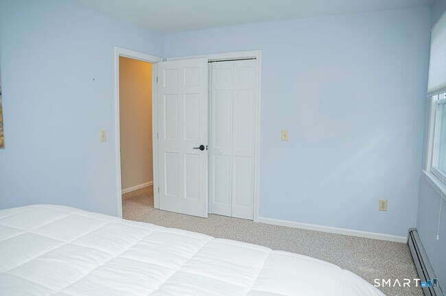 Building Photo - 100 White Birch Dr