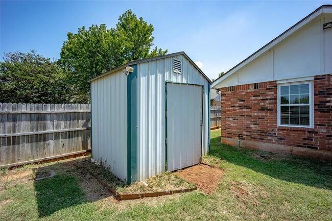 Building Photo - 2605 Pennington Ave