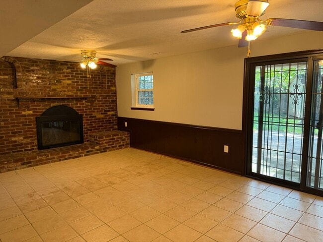 Building Photo - 13100 Cabinwood Dr