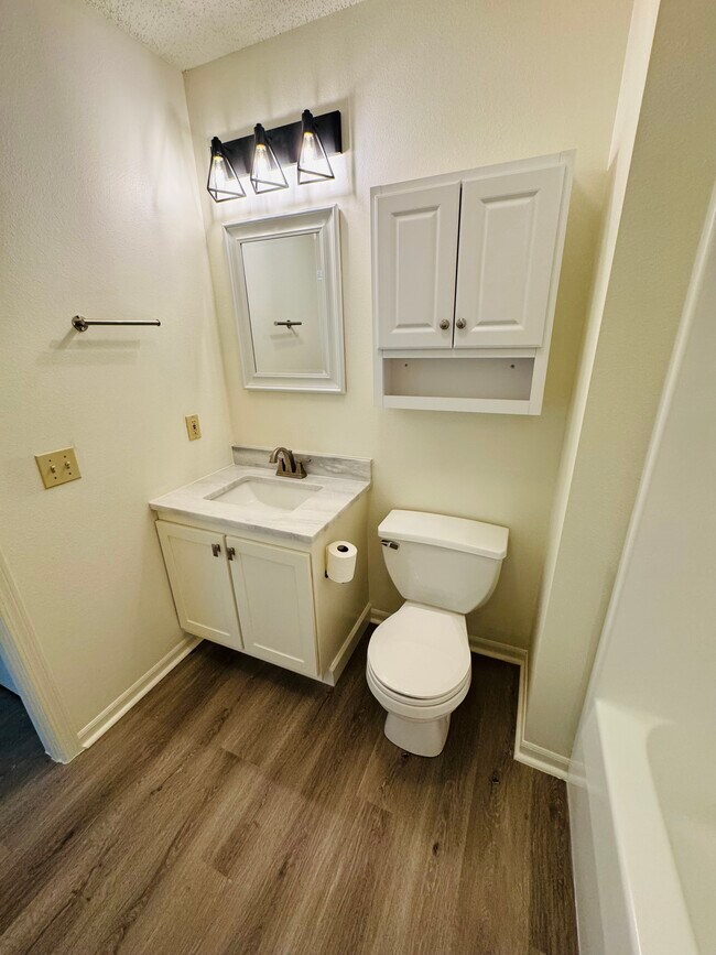 Building Photo - 395