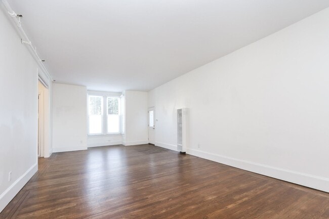 Building Photo - 3 Bed / 2 Bath pet friendly large and sunny unit on 24th St in Noe Valley. YouTube tour!