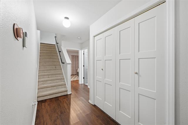 Building Photo - 912 S Old Orchard Ln