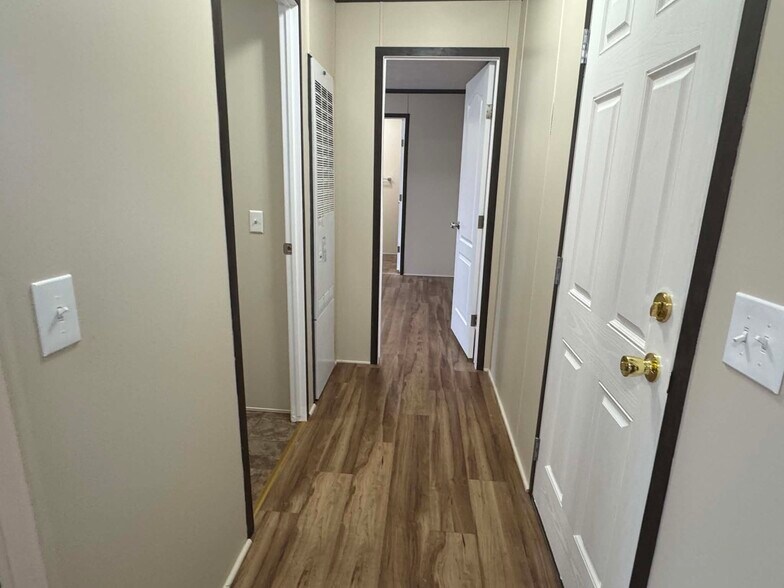 Building Photo - 48596 Leafdale Ct