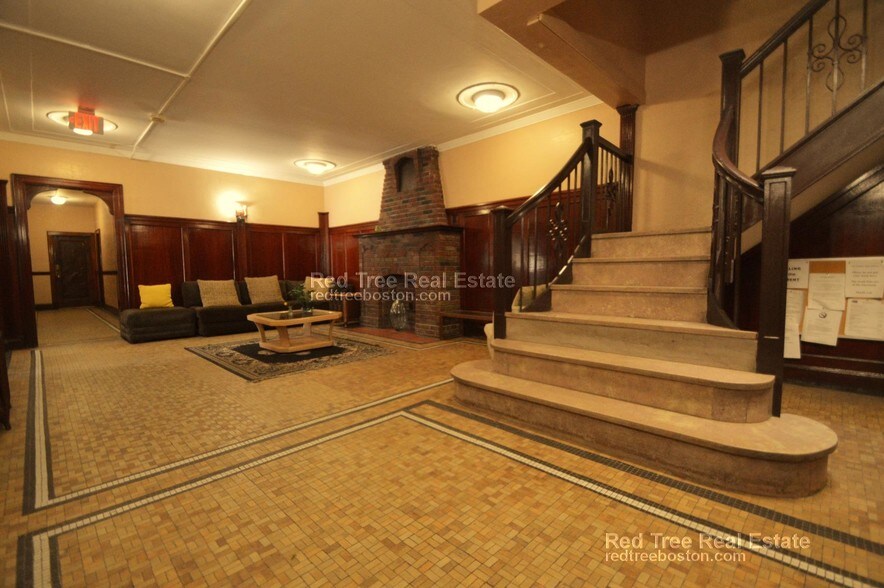 Building Photo - 2045 Commonwealth Ave