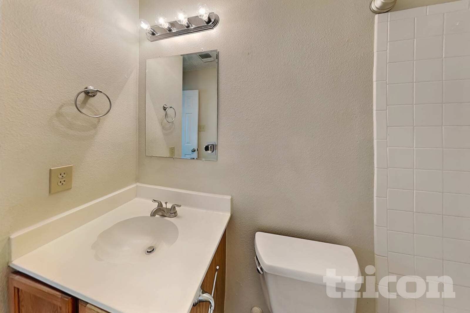 Building Photo - 8055 Chestnut Cedar Dr