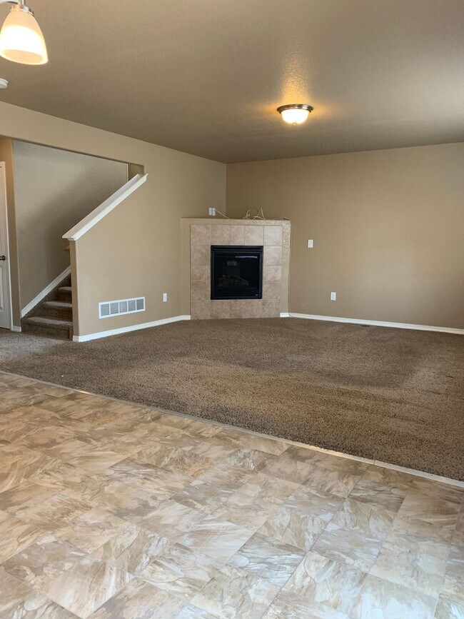 Building Photo - 1004 Diamond Rim Dr