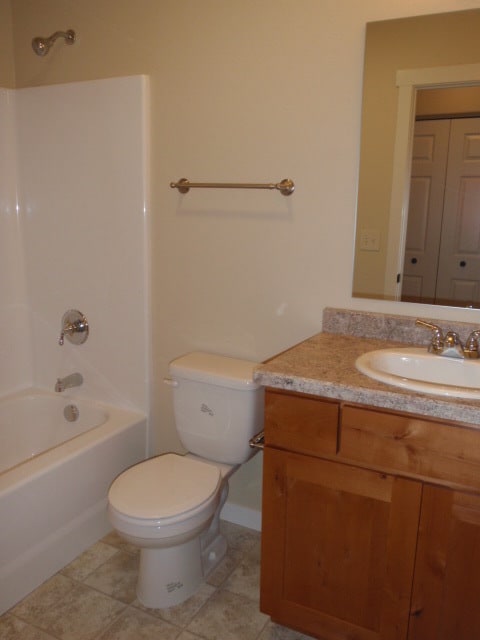 Building Photo - Half month free with a six month lease