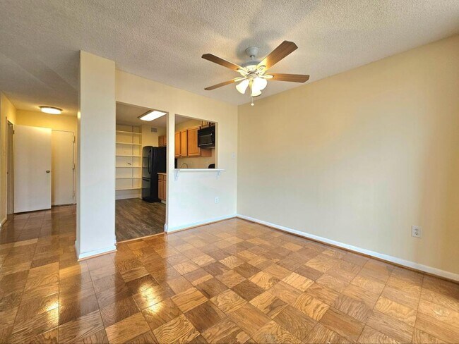Building Photo - 2059 Huntington Ave