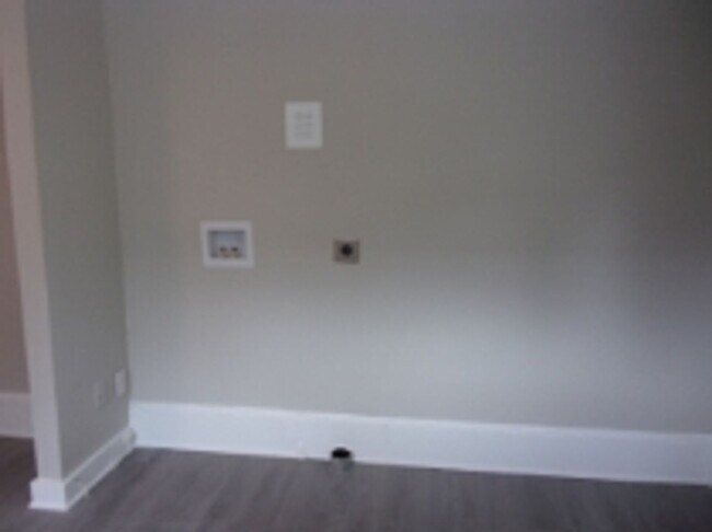 Building Photo - 411 N Confederate Ave