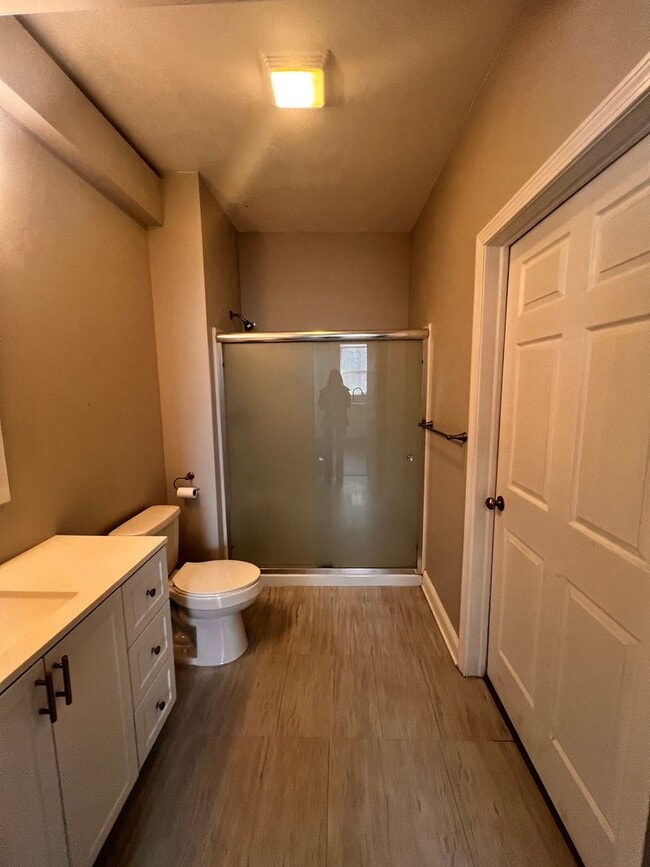 Building Photo - 2185 River Rd