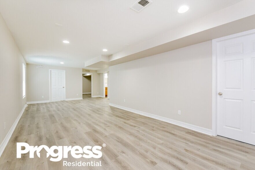 Building Photo - 4785 Biscay St