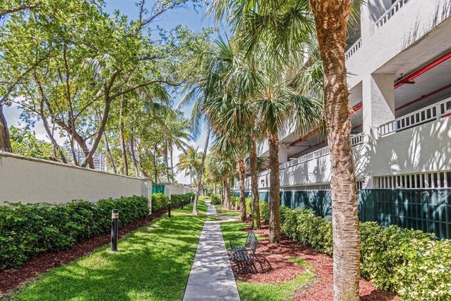 Building Photo - 3100 N Ocean Blvd
