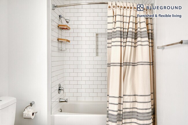 Building Photo - 612 Flower St