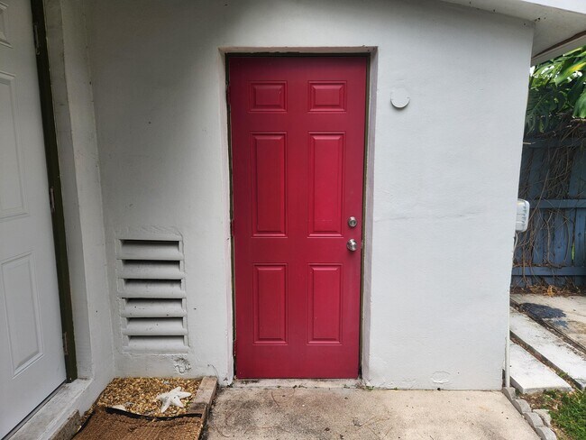 Building Photo - 452 Martin Ave