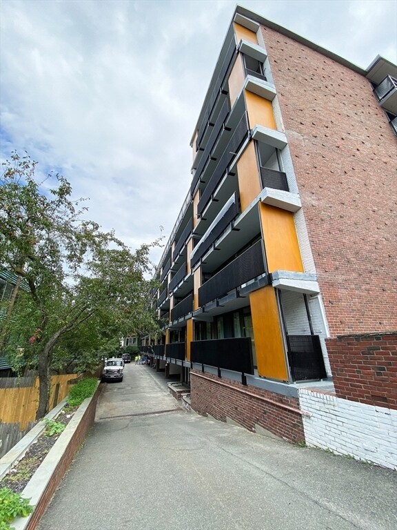 Building Photo - 345 Harvard St