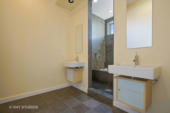 Building Photo - 1750 N Clybourn Ave