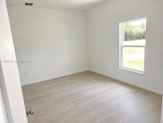 Building Photo - 608 Kleinart Dr