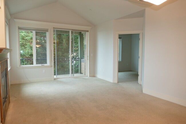 Building Photo - Spacious 1 Bedroom + Office in Desirable G...