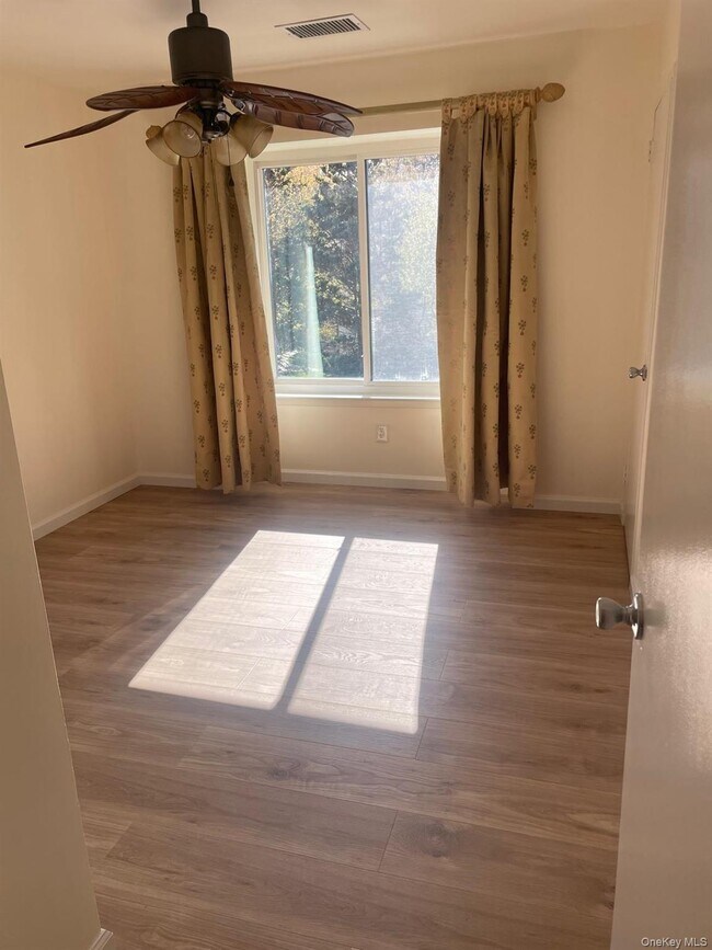 Building Photo - 79 Birchwood Rd