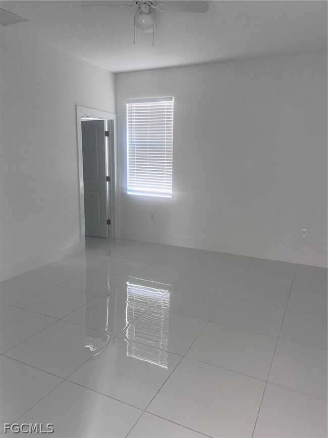 Building Photo - 970 Lakeside Dr