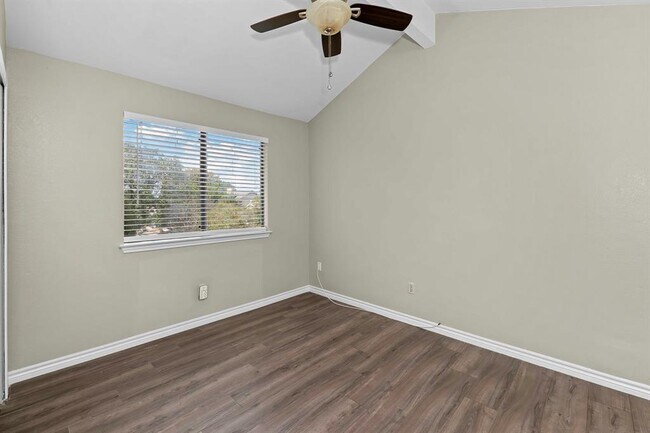 Building Photo - 2304 Klattenhoff Dr