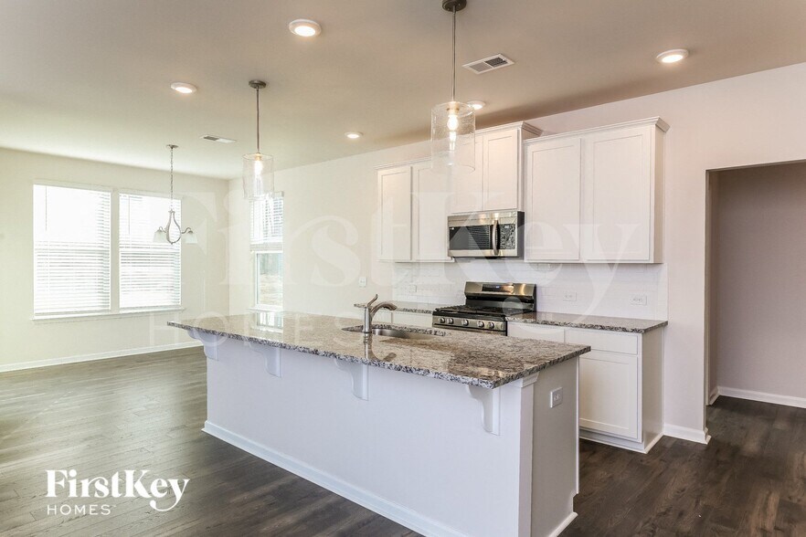 Building Photo - 558 Hillpark Ln