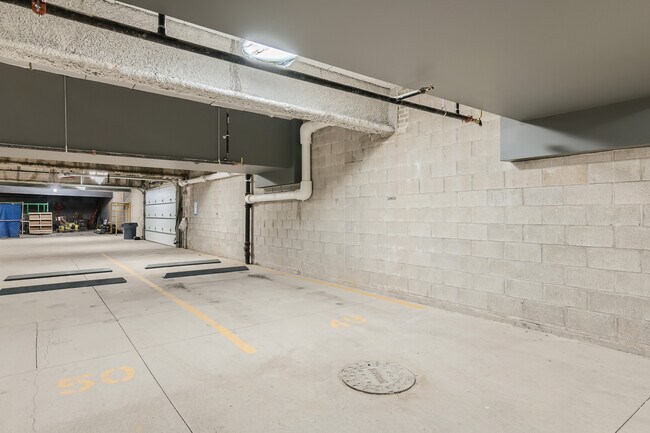 Building Photo - 313 S Racine Ave