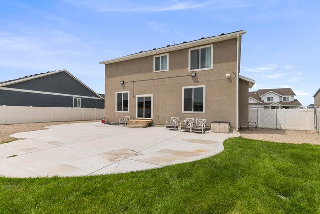 Building Photo - 247 W Box Creek Dr