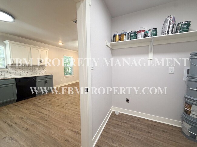 Building Photo - 1606 Cherry Ave